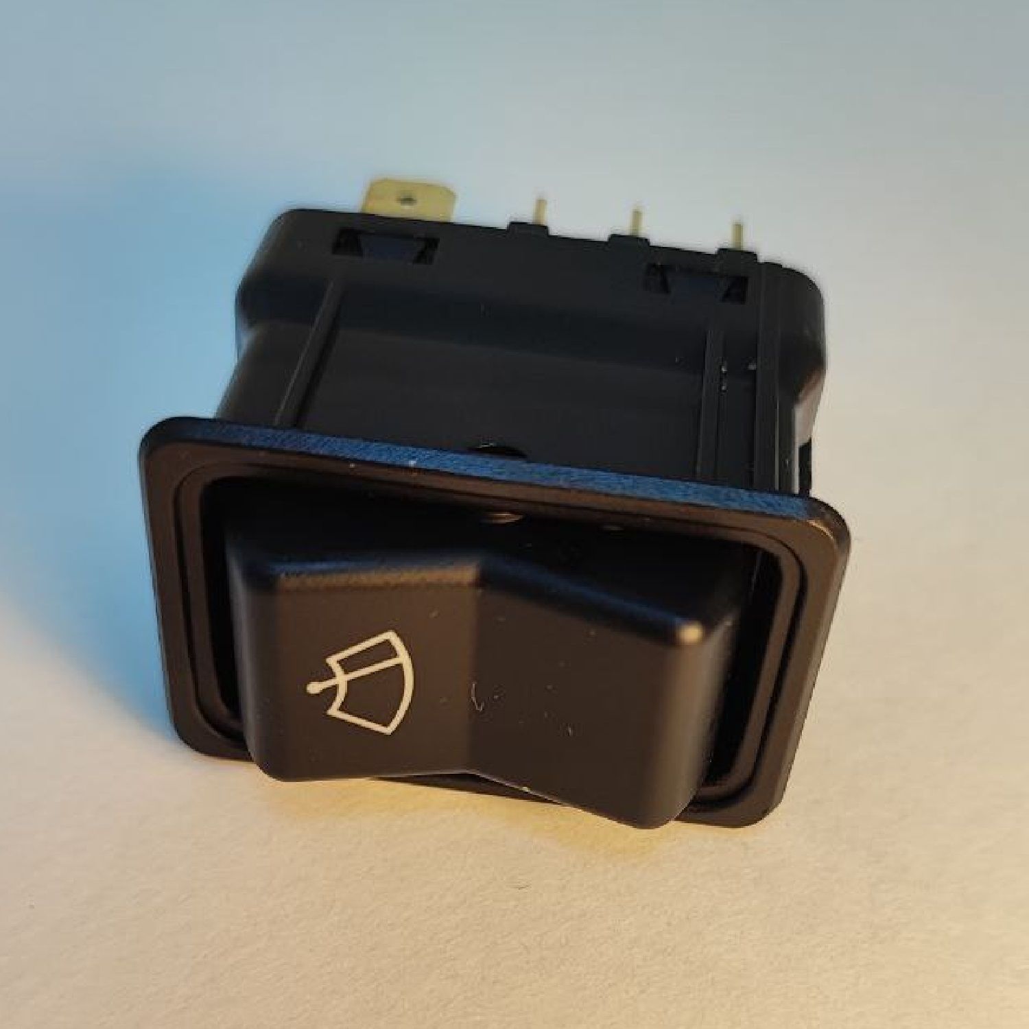 Кнопка 82.3709-08.16 стеклоочистителя МАЗ, ПАЗ UB