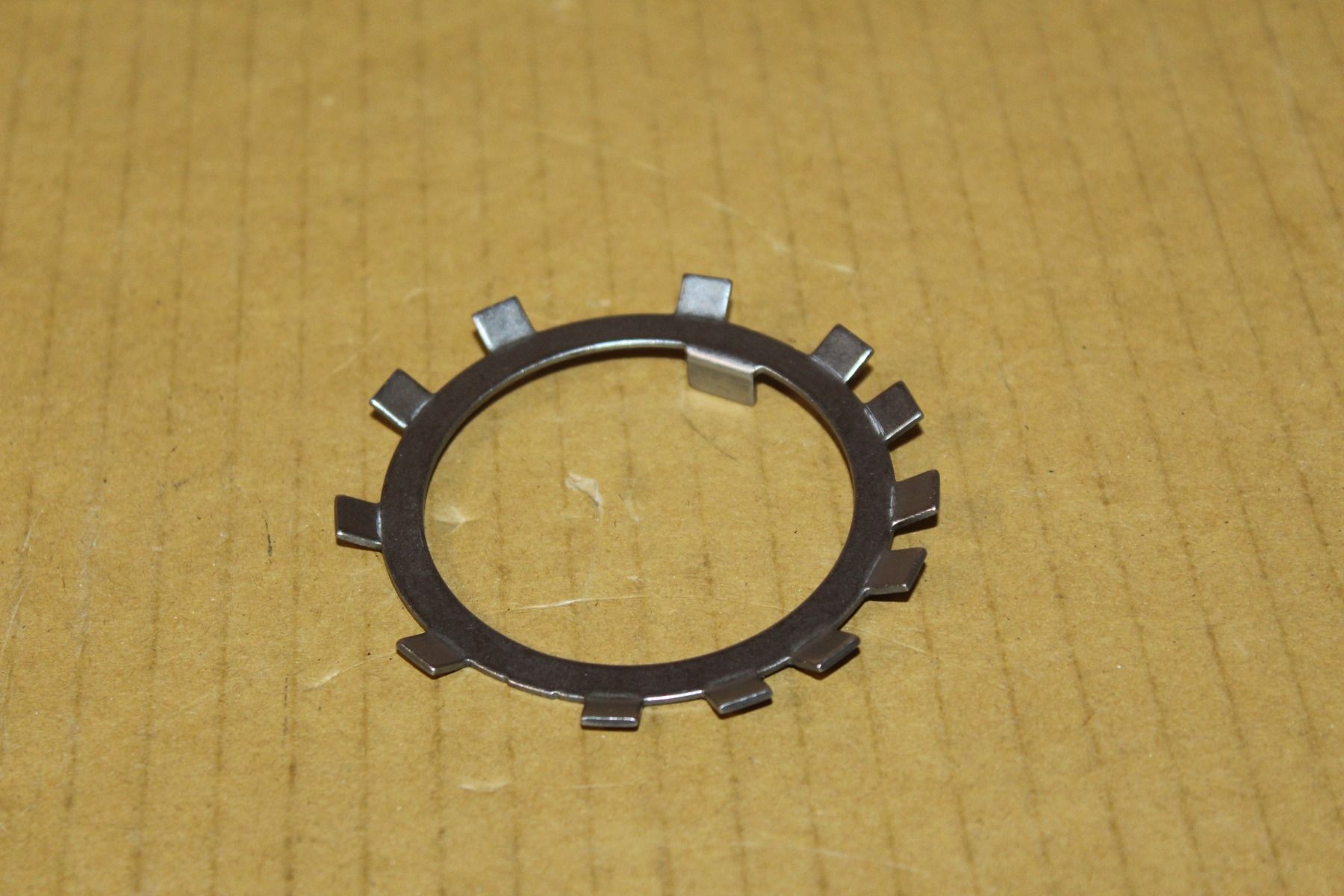 Шайба задней ступицы 2E0501395 стопорная Sprinter/Crafter Vag