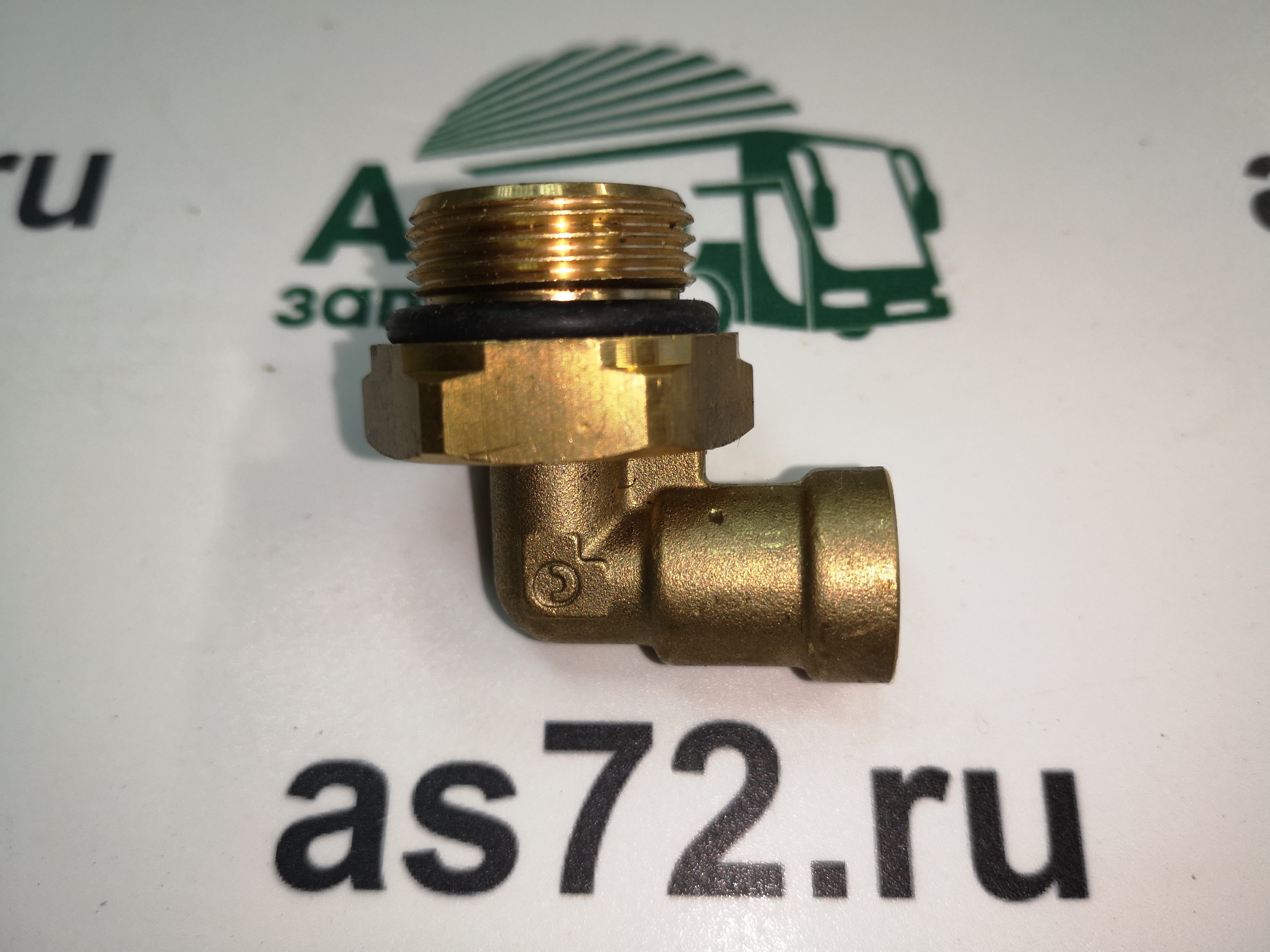 Фитинг угловой 95028М22X15 латунный нар.М22*1,5 Г В8 Camozzi