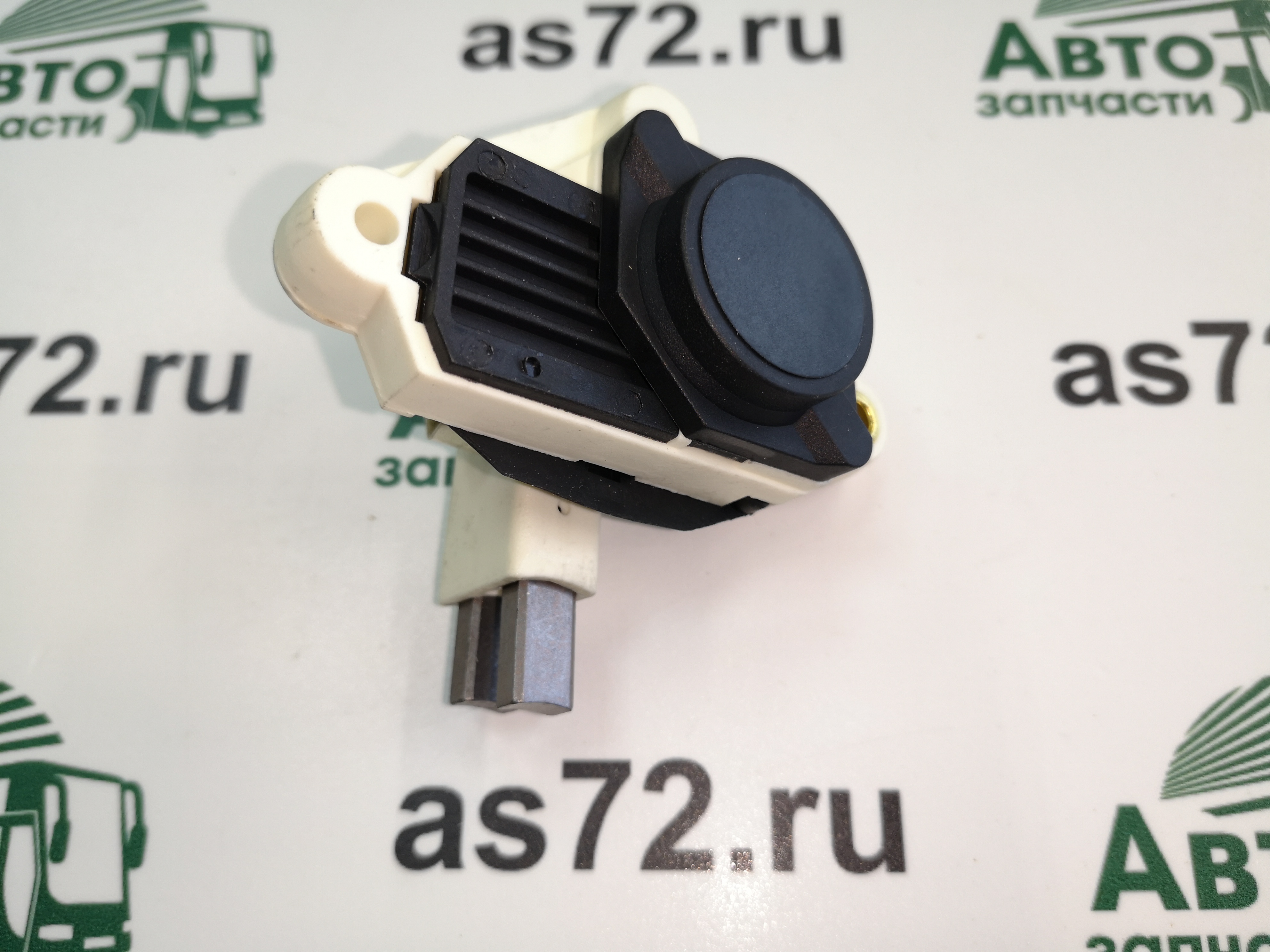 Реле регулятор генератора ARB0381AD 24В с щетками (3 крепления) МВ Krauf