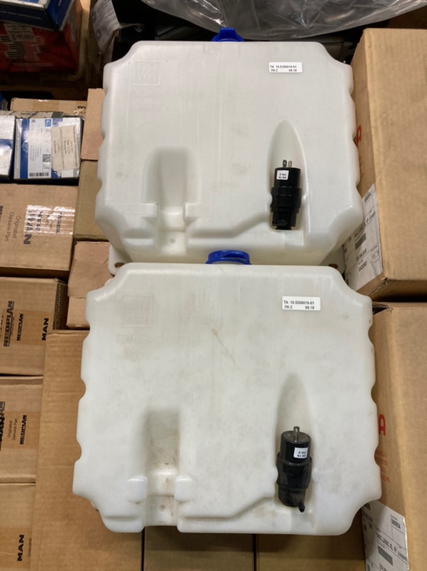 Бачок омывателя TA105208010-01 24В в сборе с насосом 9,7 литра ЛиАЗ-5292 Томсон Авто